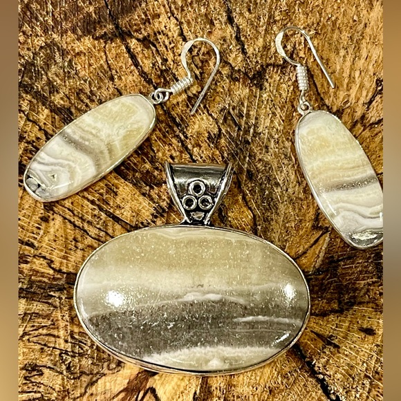 Zebra Calcite Pendant & Earrings Set - Picture 1 of 5